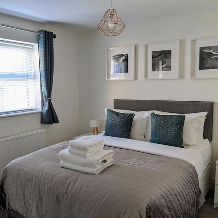 Saffron Court By Wycombe Apartments - Apt 06 High Wycombe Bagian luar foto