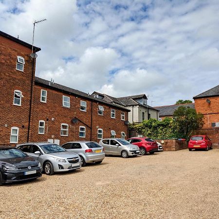 Saffron Court By Wycombe Apartments - Apt 06 High Wycombe Bagian luar foto