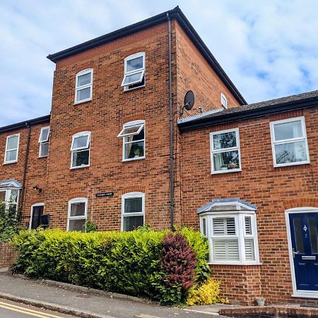 Saffron Court By Wycombe Apartments - Apt 06 High Wycombe Bagian luar foto