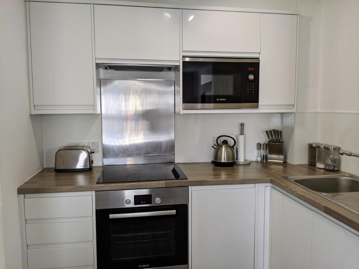 Saffron Court By Wycombe Apartments - Apt 06 High Wycombe Bagian luar foto